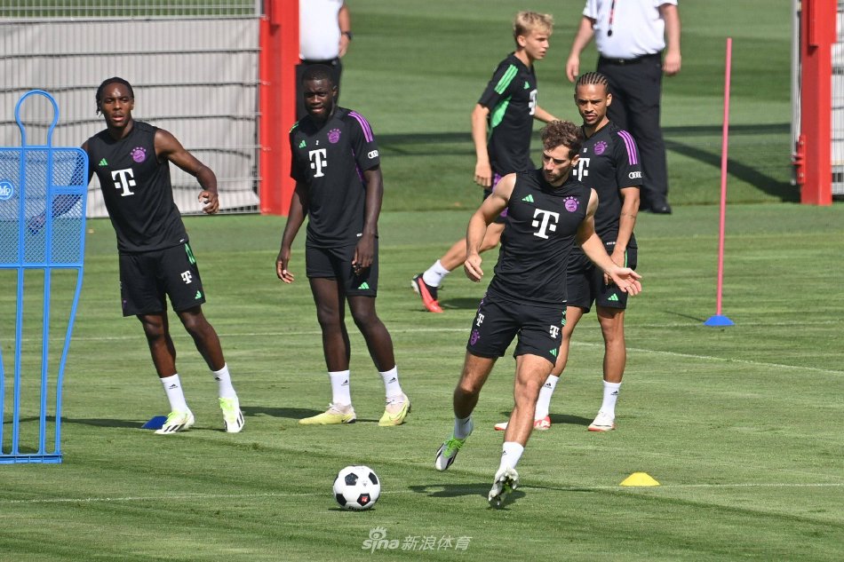 景是在绿茵 景是在绿茵