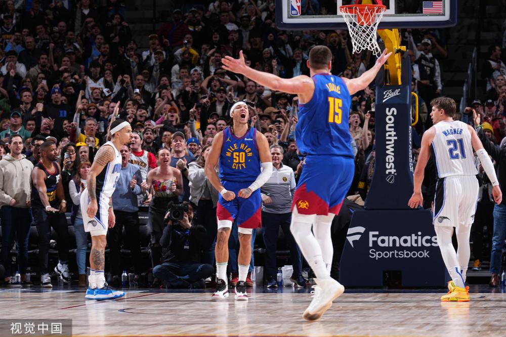 他在赛场上 他在赛场上